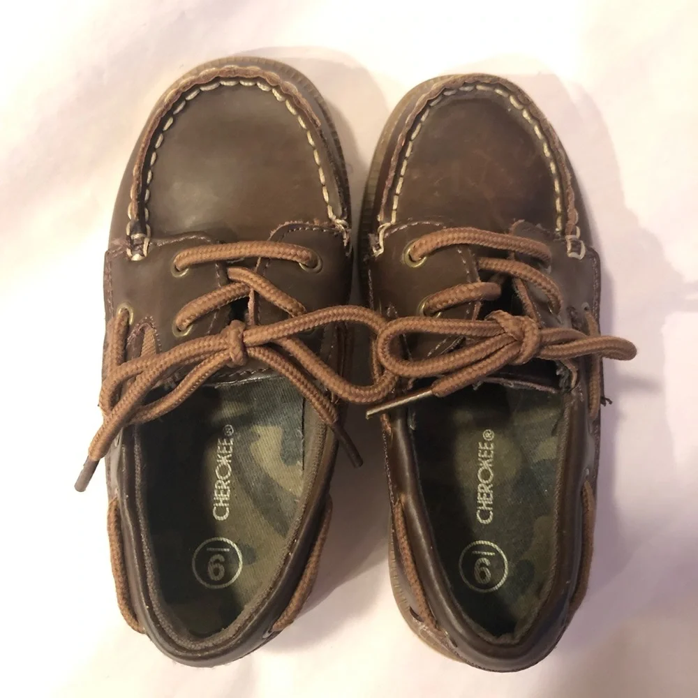 Cherokee Boys Boat Shoes Size 9 Brown Leather. Excellent Condition.